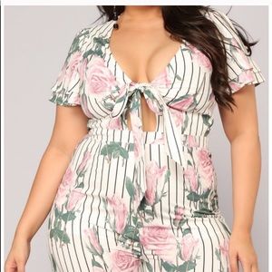 Size 3X fits like 1X Faking it Floral jumpsuit